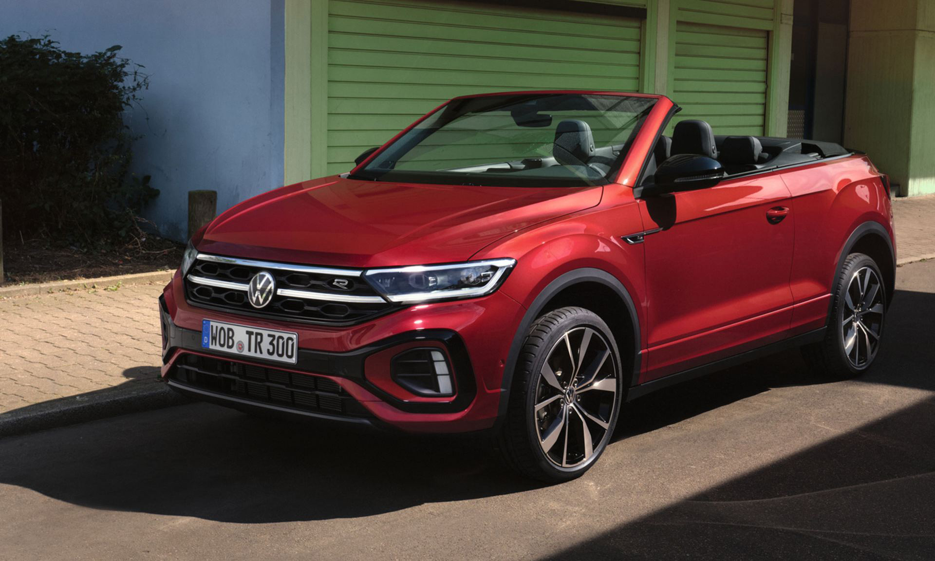 1-TC0936_TRoc-cabrio-blackedition-rot-exterior